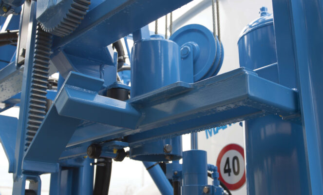 Vertikalus sijos amortizavimas užtikrinamas spiralinės spyruoklės pagalba.