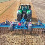 Labranza del suelo hasta una profundidad de trabajo de 16 cm, con incorporación intensiva de residuos vegetales y la posibilidad de utilizar equipos de preparación del suelo delanteros