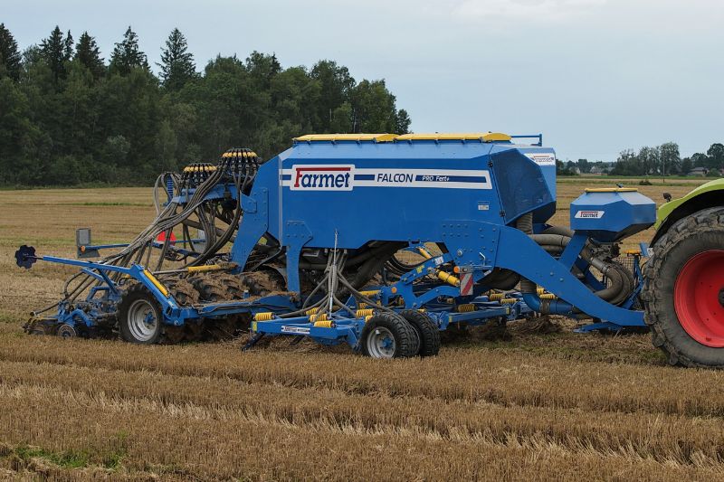 Falcon Pro modeliai su noragine įdirbimo sekcija, juostinės sėjos (Strip-till) technologijai taikyti.