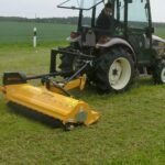 Resultados óptimos de mulching tanto al lado como detrás del tractor.