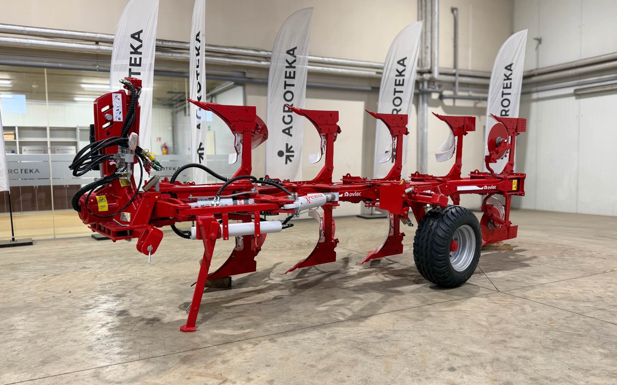 Ovlac XPHV 5-Schalen-Pflug, voll aufgehängt