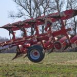 5-Schar-Pflug mit hydraulischem Schutz