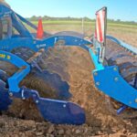 Scheiben mit 510 oder 560 mm Durchmesser, die in zwei Reihen angeordnet sind, mit 24 cm Abstand zwischen den Scheiben und 75 cm zwischen den Scheibenreihen