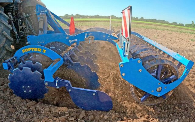 Scheiben mit 510 oder 560 mm Durchmesser, die in zwei Reihen angeordnet sind, mit 24 cm Abstand zwischen den Scheiben und 75 cm zwischen den Scheibenreihen