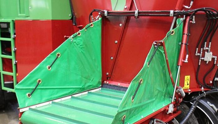 Cross conveyor with retractable PVC conveyor