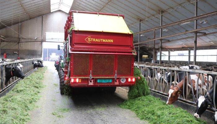 Strautmann-ZelonRinktuvine-priekaba