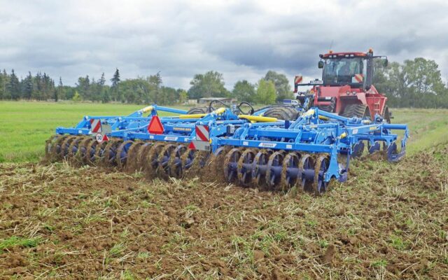 Travail du sol sur toute la surface avec ameublissement zoné jusqu'à 40 cm de profondeur