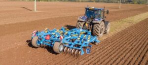 Universelle Bodenbearbeitung (Triolent 470)