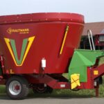 Vienu įkrovimu pašeriama 30–120 karvių
