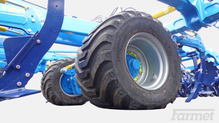Massive transport axle with brakes
