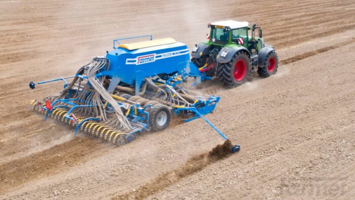 Hydraulically foldable markers
