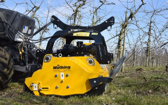 Der Mulcher ist für den Front- und Heckanbau an Traktoren und andere Maschinen geeignet.