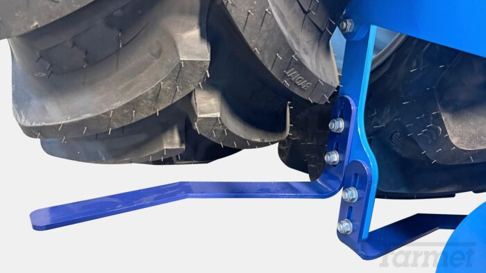 Wheel and roller wipers